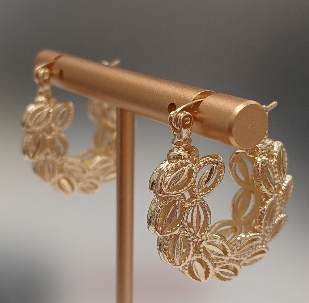 Nwot 18k Gold-plated Lace Style Filigree hoop earrings, By Pretty Bird - Picture 7 of 9